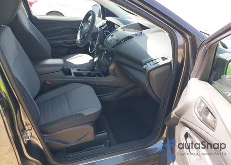 2019 Ford Escape S z USA, uszkodzony, nr VIN 1FMCU0F73KUB93922